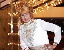 Fefita La Grande Colabora en el Videoclip de "Ay! San Miguel" con Romeo Santos y Prince Royce