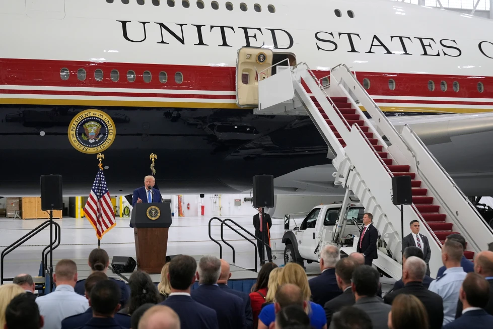 Donald Trump Presenta el Rediseñado Air Force One