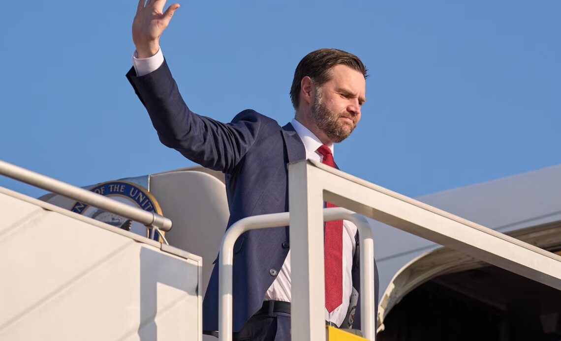 JD Vance Considera Viaje a Suiza para Diálogo con Irán si se Mantiene el Cese al Fuego entre Israel y Hezbollah