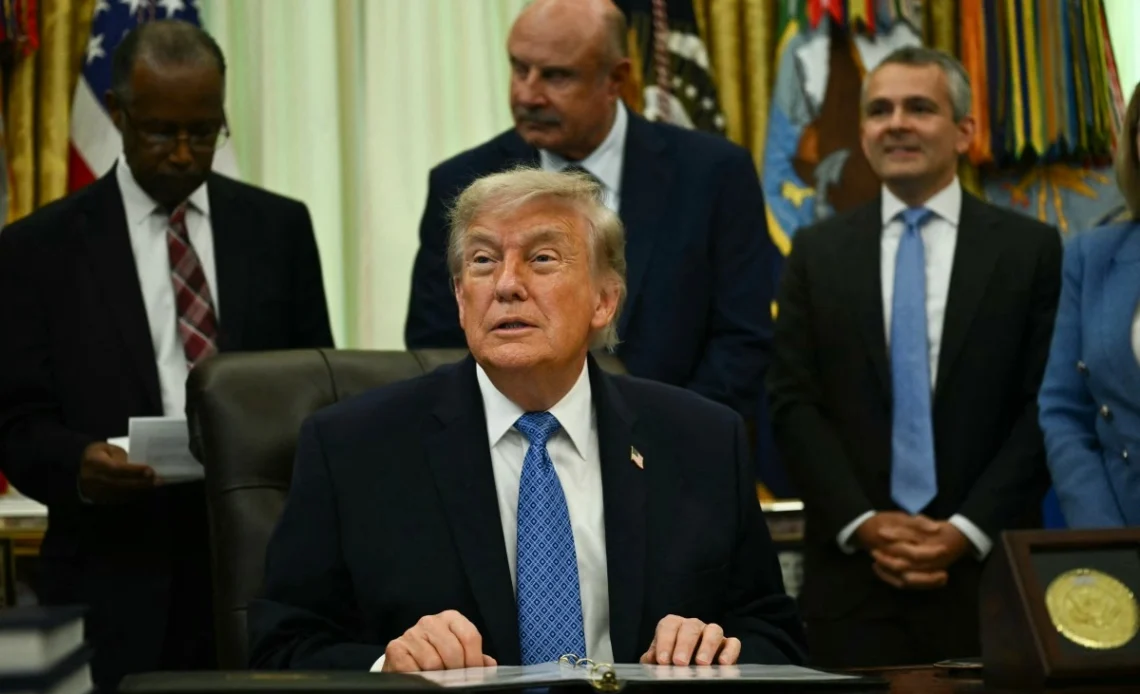 Trump Advierte con Aranceles del 100% a Naciones Europeas por Impuestos Digitales
