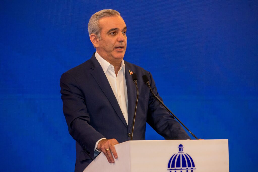Presidente Abinader elogia la participación ciudadana en las elecciones de Colombia
