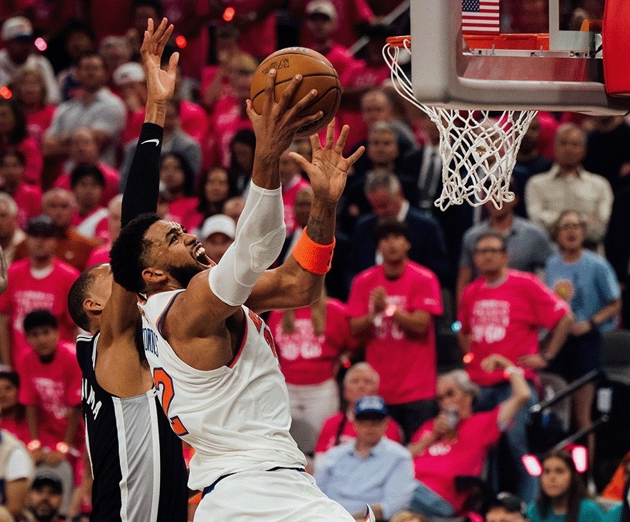 Karl-Anthony Towns Detalla la Complejidad de Enfrentar a Victor Wembanyama