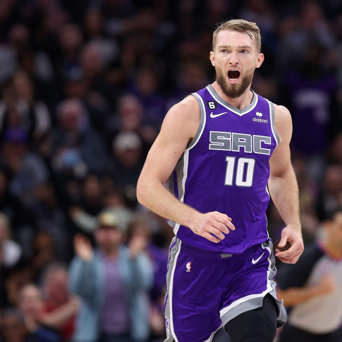 Sacramento y Charlotte Negocian Posible Traspaso de Domantas Sabonis