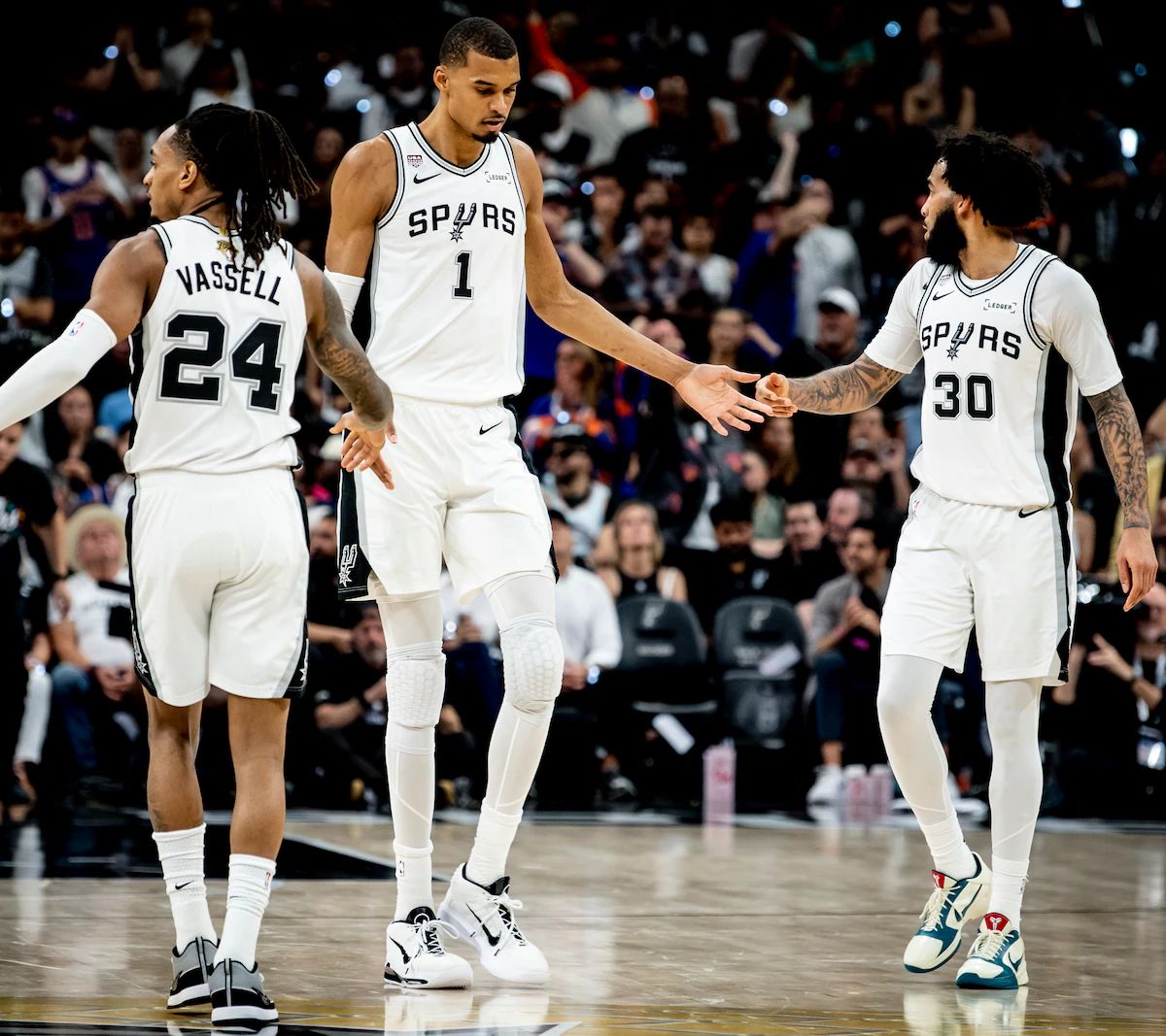 Los Desafíos Cruciales que los Spurs Enfrentan para una Remontada en las Finales de la NBA