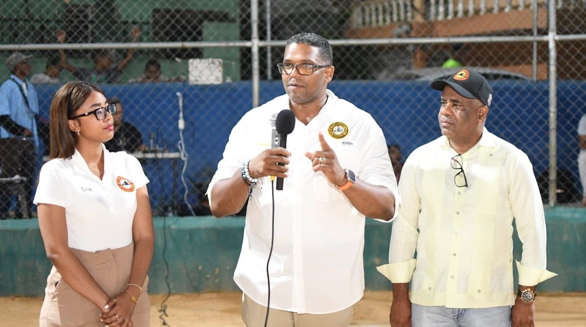 Boca Chica Domina en el Inicio de los Juegos Municipales de Softbol de Asoprosado