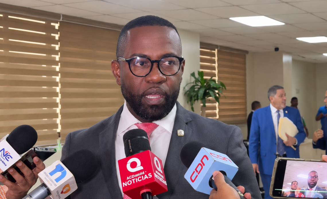 Diputado Carlos de Pérez Advierte sobre Consecuencias del Proyecto Fiscal y Objeta su Aprobación Acelerada