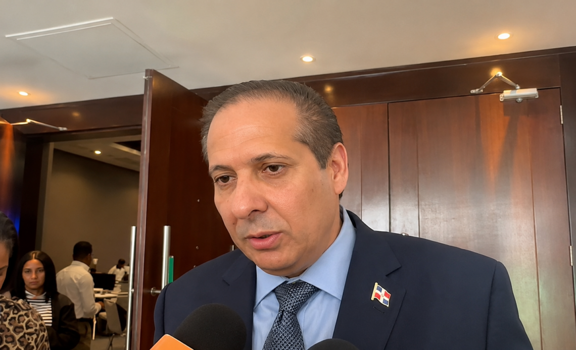 Ministro de Salud Desmiente un "Aumento Exorbitante" de Casos de VIH en República Dominicana
