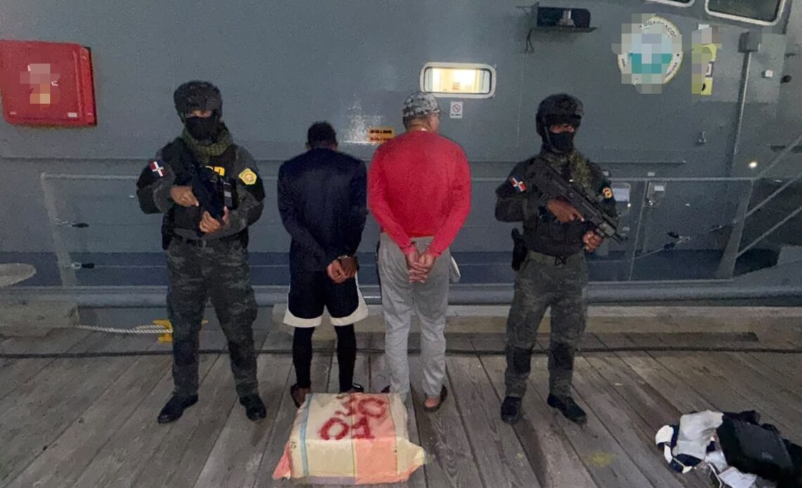 Incautan 30 Paquetes de Cocaína en Operativo Costero en Peravia