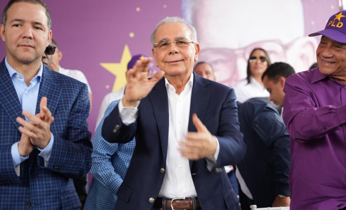 Danilo Medina Afirma Retroceso Nacional Bajo el PRM y Predice Continuo Retorno de Dirigentes al PLD