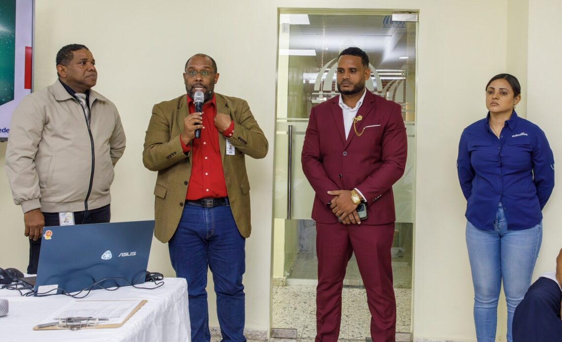 Edeeste Capacita a Comunicadores de Monte Plata en Eficiencia Energética