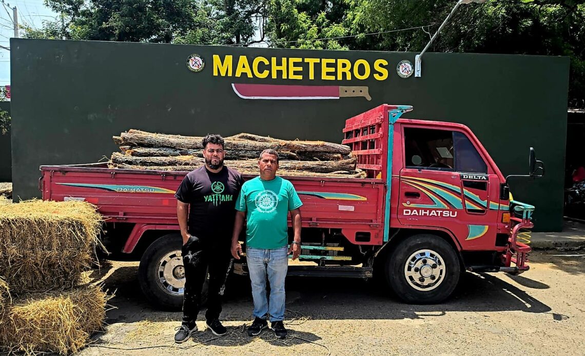 Ejército Dominicano Intercepta Camión con 125 Postes de Cambrón Ocultos
