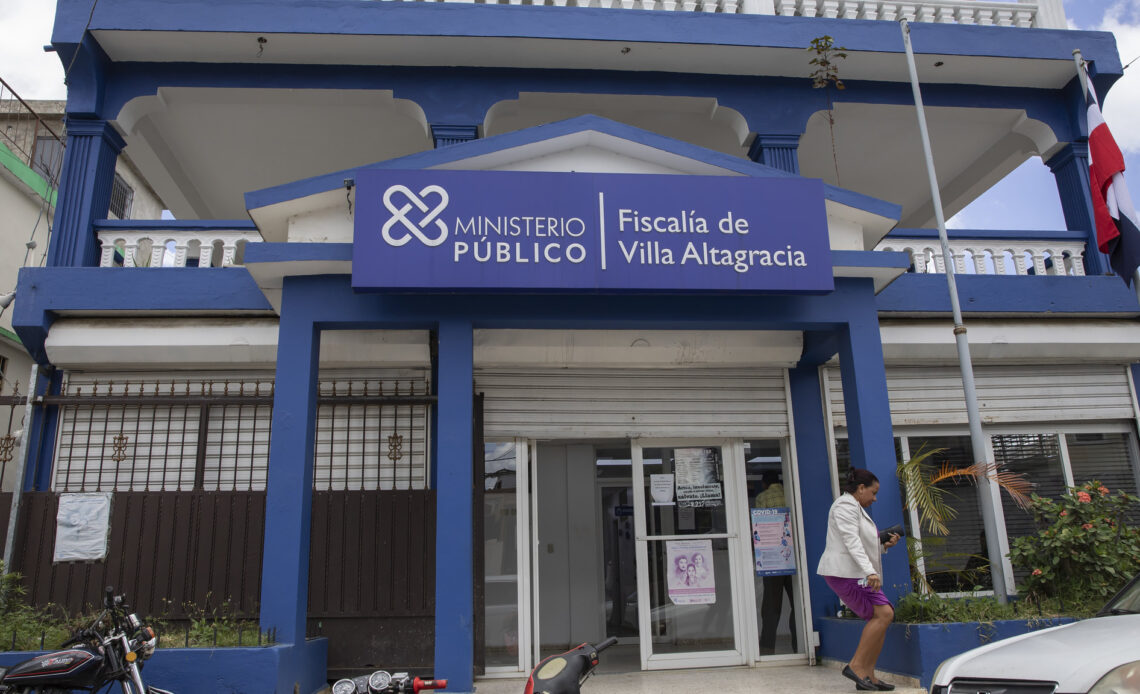 Familiares Cuestionan Medida Coercitiva Contra Vigilante Acusado de Disparar a Joven en Vista Cana