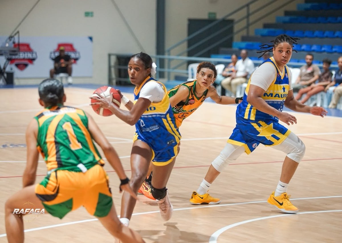 Mauricio Báez Derrota a San Carlos y Rompe su Racha Invicta en el Torneo de Baloncesto Femenino Distrital 2026