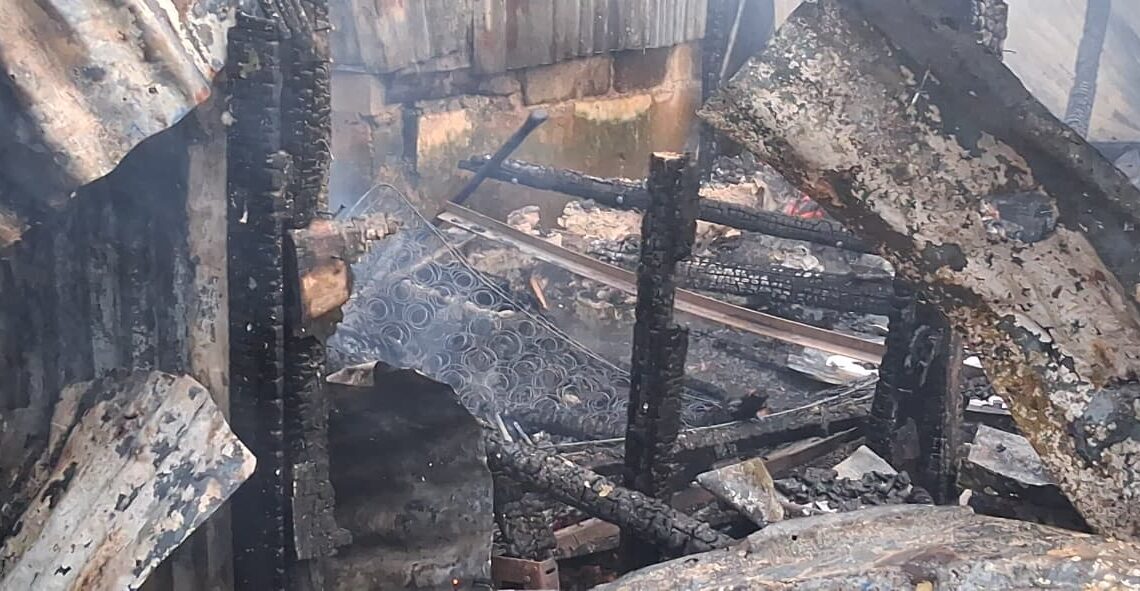 Incendio Devasta Residencia en Sabana Grande de Boyá, Dejando a Familia sin Pertenencias