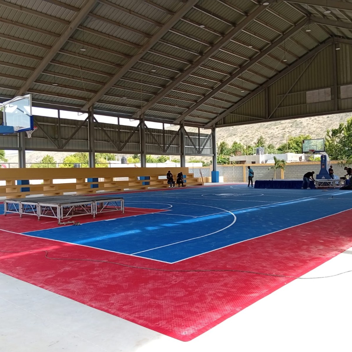 Infraestructura Escolar Finaliza Dos Techos Deportivos en Duvergé y Jimaní con una Inversión de 95 Millones de Pesos