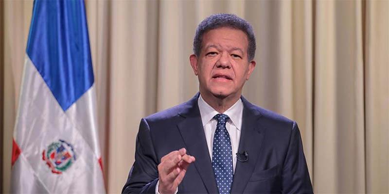 Leonel Fernández Resalta los Desafíos del Analfabetismo Convencional y Digital en América Latina