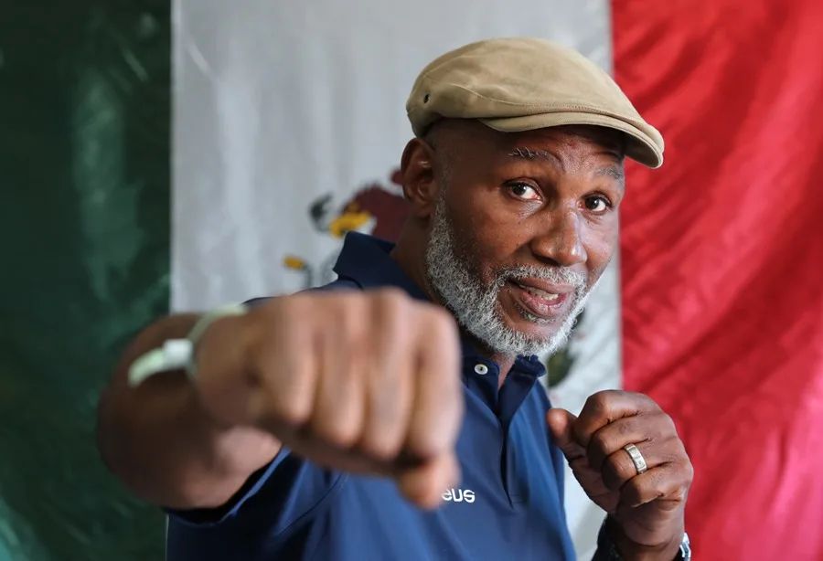Lennox Lewis Afirma que Superaría a Oleksandr Usyk en su Apogeo
