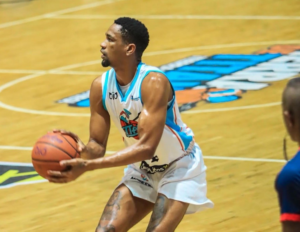 Titanes Vencen a Héroes en el Debut de Luis David Montero en la LNB
