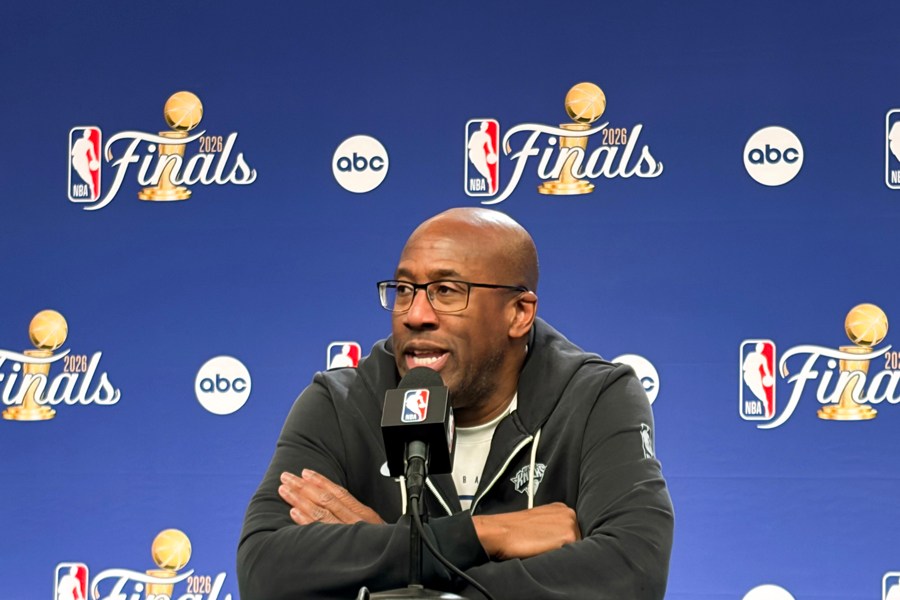 Entrenador de los Knicks, Mike Brown, asegura que el equipo mantiene la calma a pesar de la derrota