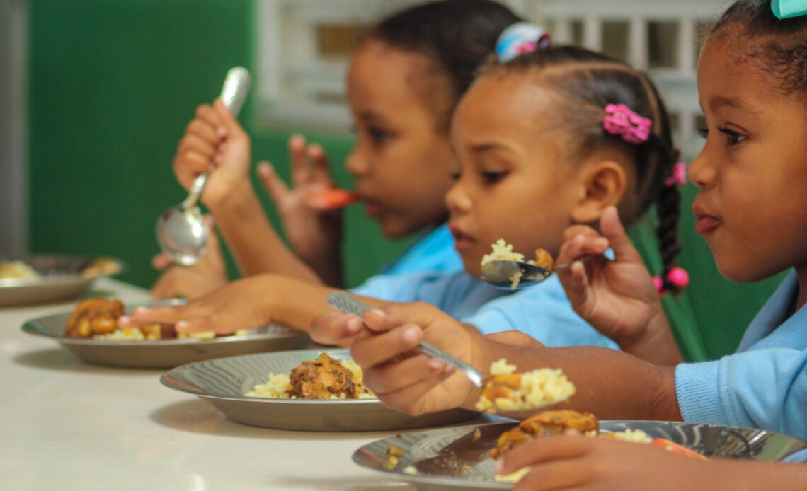 Más del 60% de Estudiantes Dominicanos Muestra Nivel Nutricional Adecuado, Revela Estudio