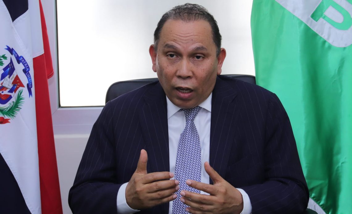 Líder de la Fuerza del Pueblo Acusa al PRM de Empobrecer a los Dominicanos con sus Políticas