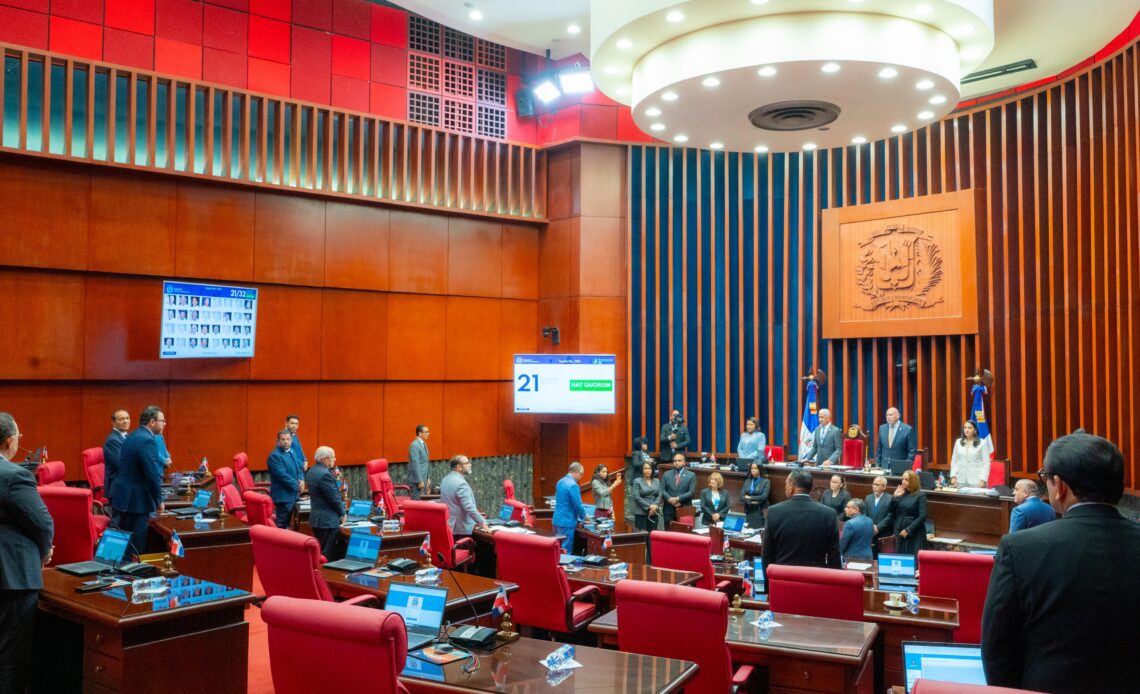 Senado Aprueba Contribución Obligatoria de Empresas para Fondo de Gestión de Residuos