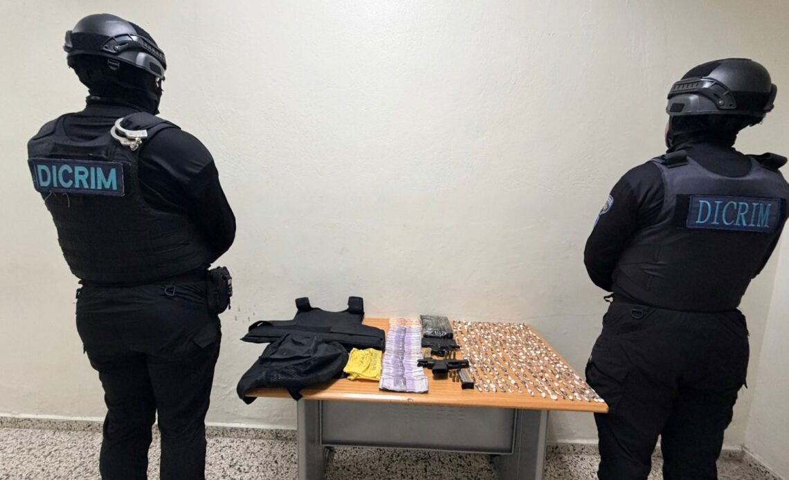 DICRIM Incauta Armas, Narcóticos y Chaleco Antibalas en Operación de La Vega