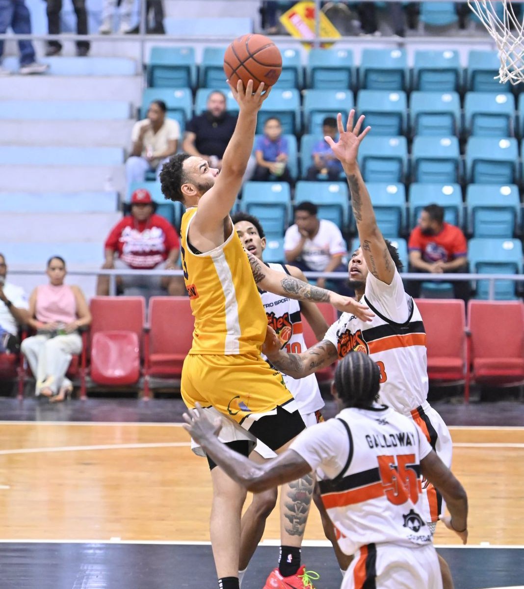 Metros de Santiago Avanza a Semifinales de la LNB Tras Victoria ante Reales