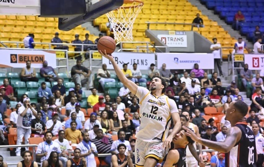 Metros de Santiago Aseguran Liderazgo en la LNB tras Victoria sobre Titanes