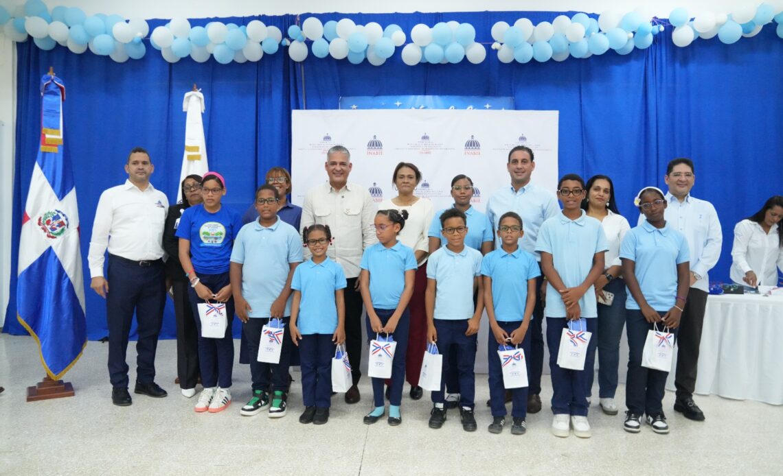 INABIE Provee Lentes Correctivos a 81 Alumnos en Samaná Tras Detección de Afecciones Visuales