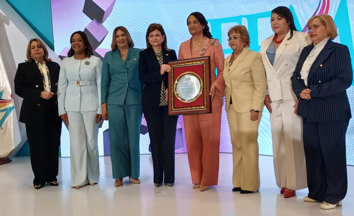 República Dominicana se prepara para competir en la economía global impulsada por la tecnología, afirma Raquel Peña