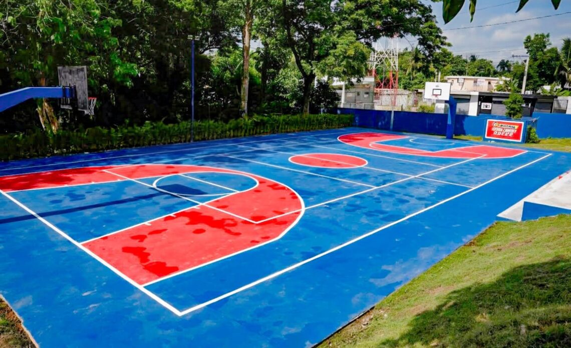 Propeep Inaugura Cancha Deportiva y Entrega Vivienda a Adulta Mayor en Santo Domingo Oeste