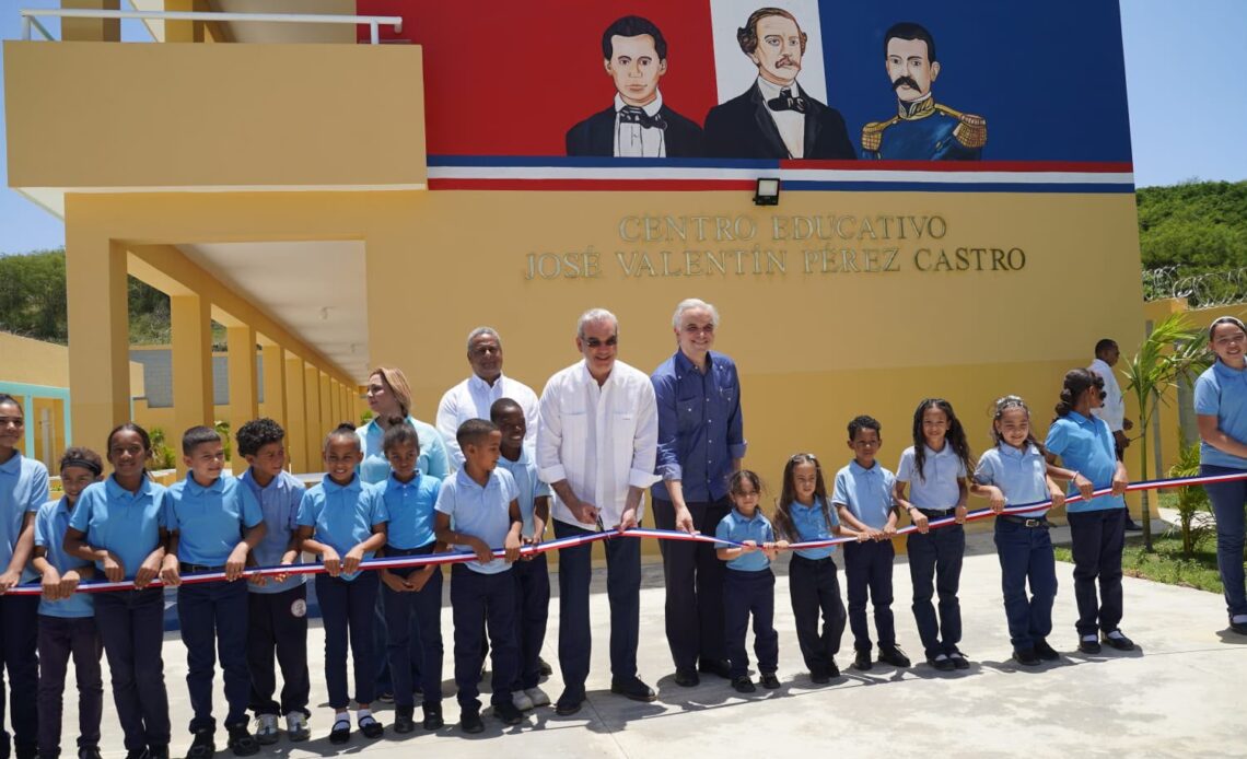 Gobierno Dominicano Inaugura Nueva Escuela y Habilita Aulas Adicionales para Educación Inicial en Santiago
