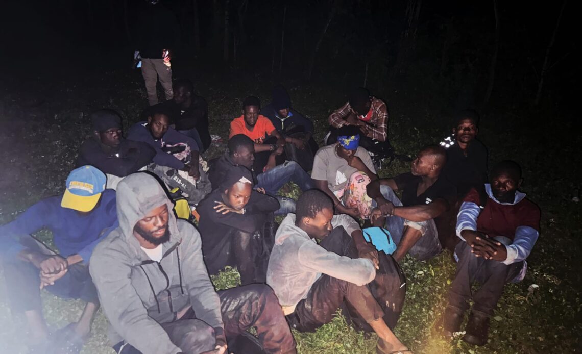 Fuerzas Armadas Interceptan a 70 Ciudadanos Haitianos Sin Documentos en Dajabón y Montecristi