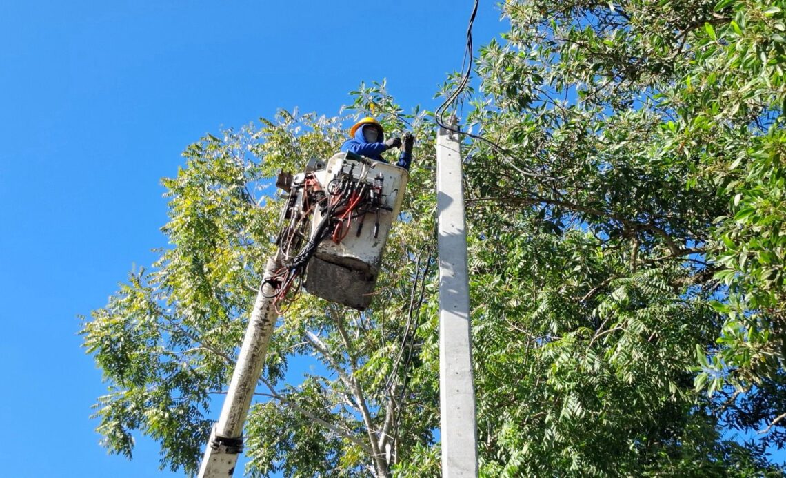 EDENORTE Actualiza Infraestructura Eléctrica en Loma de La Piña, Samaná