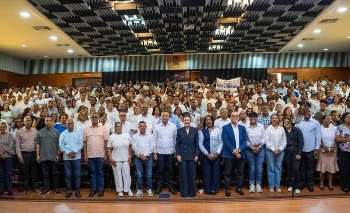 Carolina Mejía Integra a Más de 1,500 Educadores a su Campaña Presidencial en el PRM