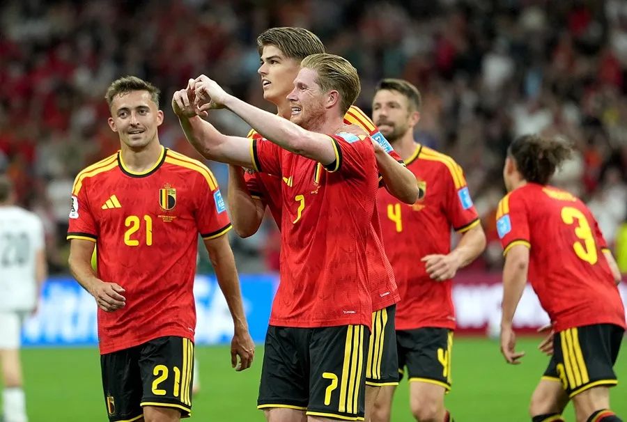 Bélgica golea a Nueva Zelanda y asegura el liderato del Grupo G
