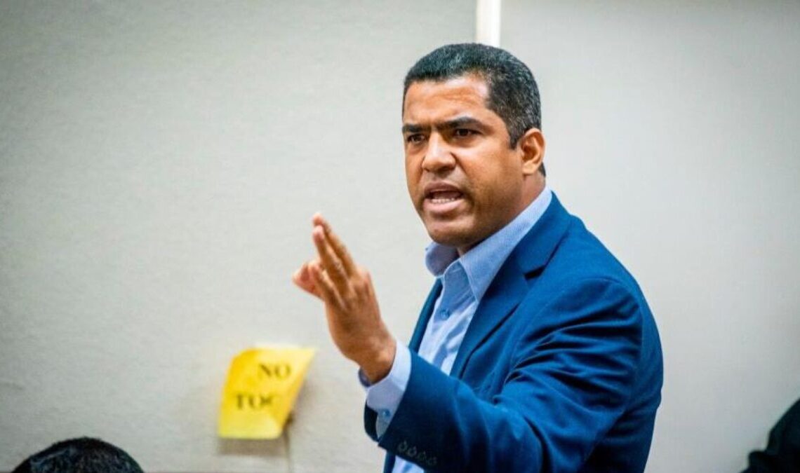 Luis Dicent Califica de "Trío Diabólico" a Funcionarios Clave del Ministerio Público