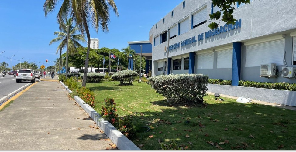 Agente y chofer de Migración reciben prisión preventiva por presuntos sobornos a ciudadanos haitianos