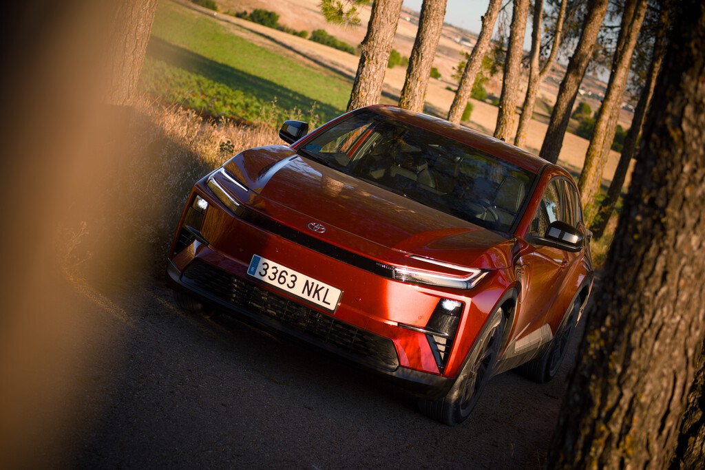 Toyota C-HR+: La evolución japonesa frente al auge del coche eléctrico