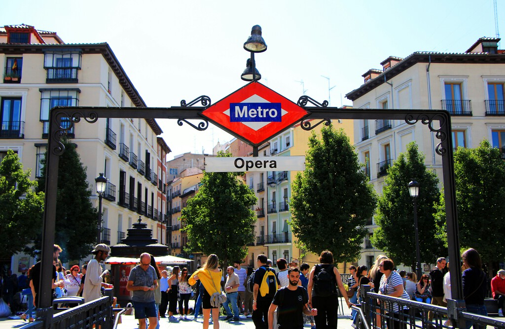 Aumento de la venta ilegal de alimentos en el Metro de Madrid genera preocupación