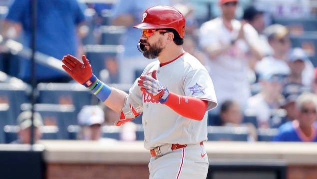 Kyle Schwarber Alcanza 30 Jonrones en Victoria de los Filis Contra los Mets