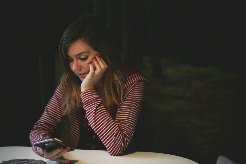 Expertos Alertan sobre el Impacto de la IA en la Percepción de la Belleza y la Autoestima