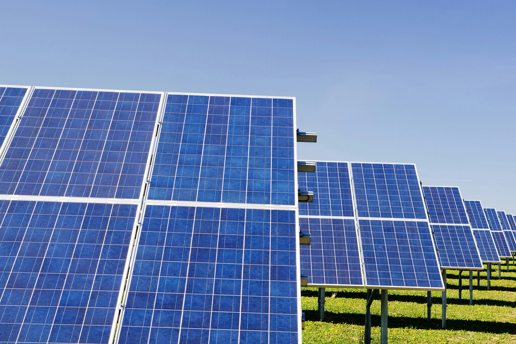 España, una Potencia Solar con Gran Dependencia Energética Externa