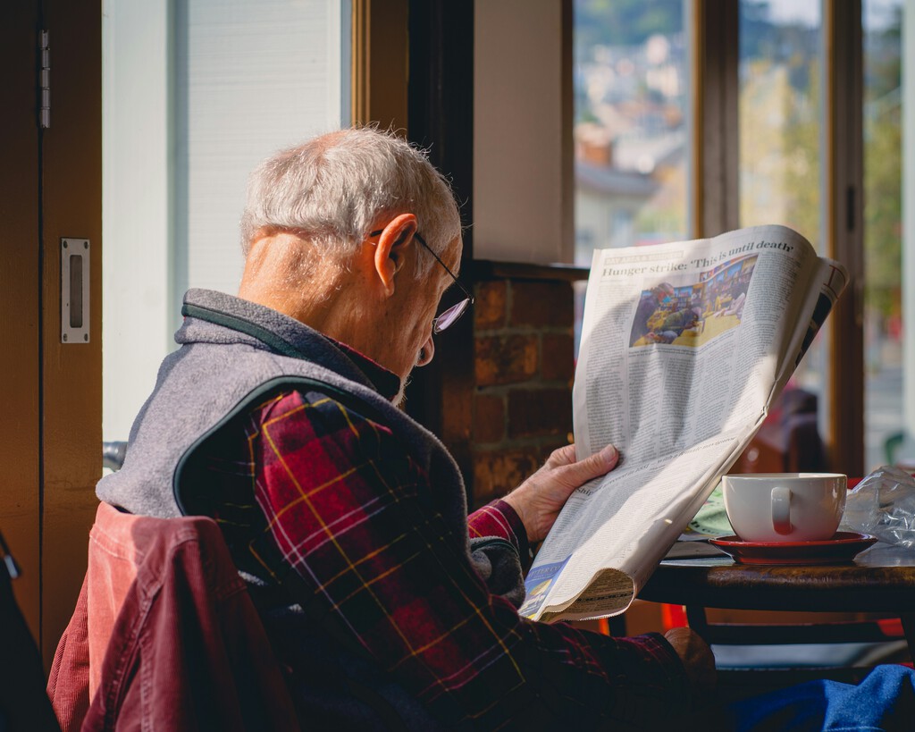 Trabajar más allá de los 65: Motivaciones y realidades de quienes posponen la jubilación