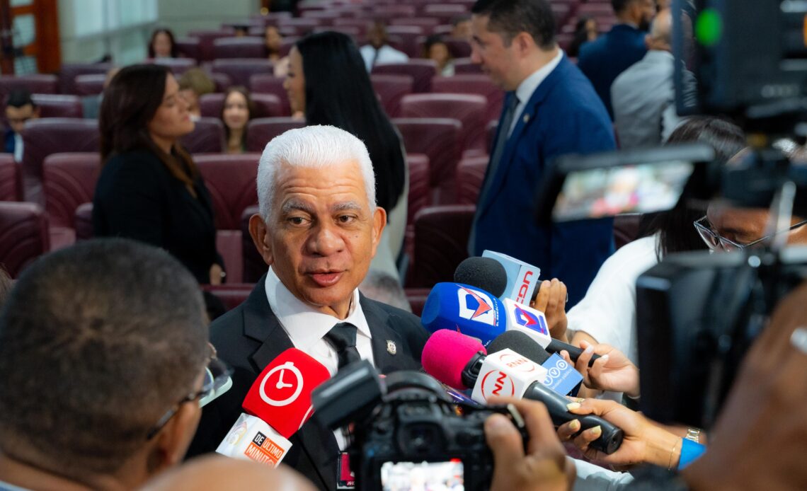 Presidente del Senado Rechaza Aplazamiento del Código Penal, Argumenta Beneficiaría al Crimen