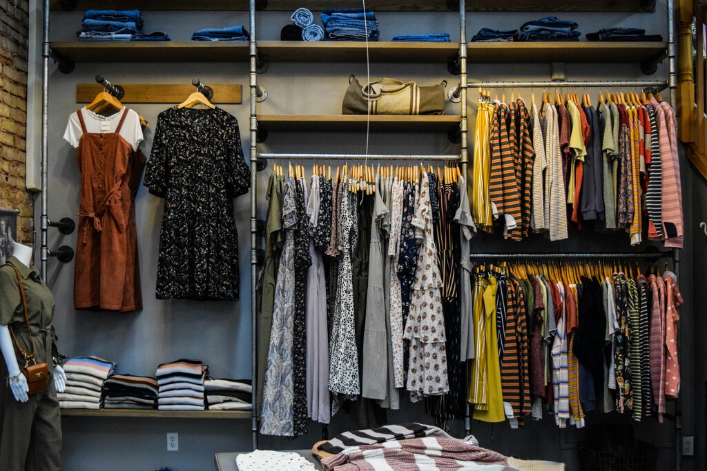 Desarrollan una fórmula para determinar la cantidad sostenible de ropa en el armario