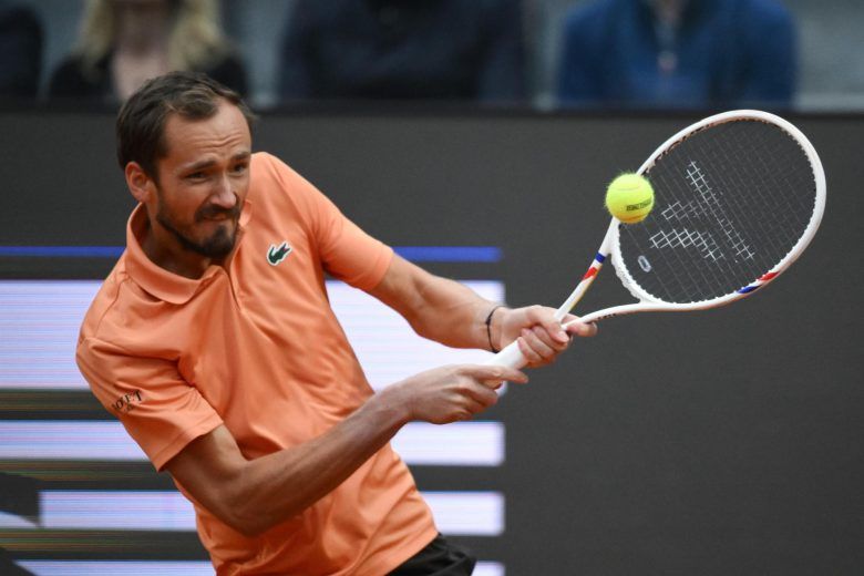 Medvedev Avanza a Cuartos de Final en Halle; Shelton y Fritz Superan la Ronda Inicial