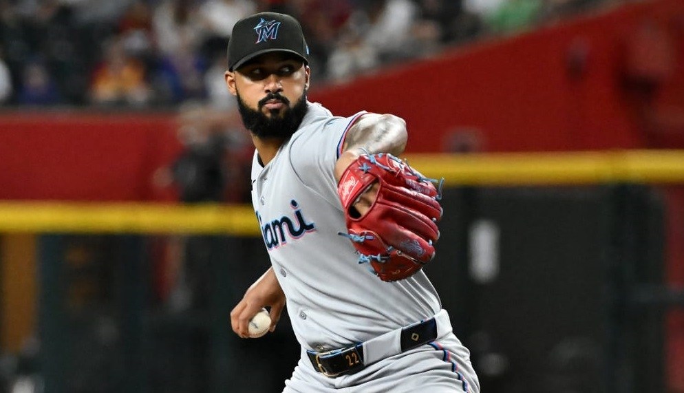 Sandy Alcántara Alcanza los 1,000 Ponches, Un Hito en su Carrera y para el Béisbol Dominicano