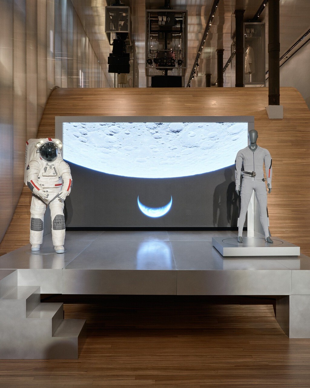 La NASA y Prada revelan los innovadores trajes espaciales para las misiones Artemis a la Luna
